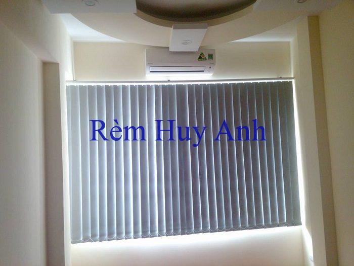 rem-cua-van-phong-cao-cap-vb202