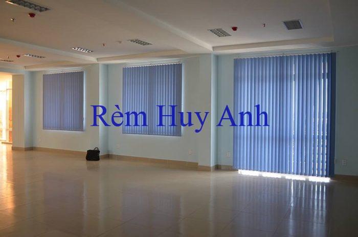rem cua nhua van phong