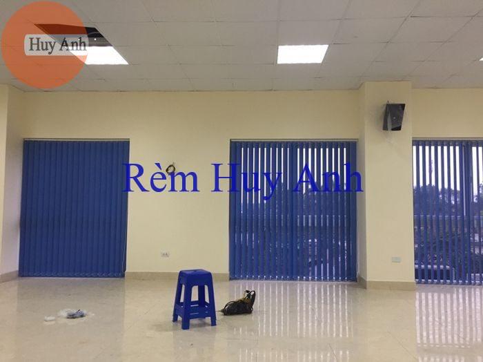 cua hang ban rem cua van phong khu vuc cau dien