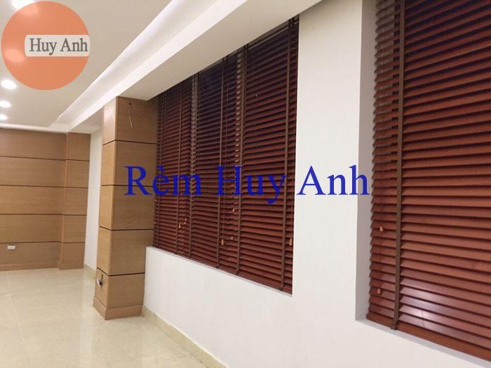 lap rem cua go tu nhien