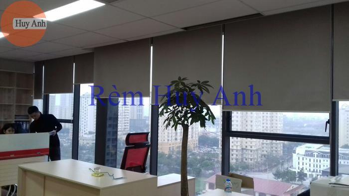 Chọn rèm văn phòng chống nắng mùa hè, lắp rèm cuốn hay rèm nhựa dọc? Chọn rèm văn phòng chống nắng mùa hè, lắp rèm cuốn hay rèm nhựa dọc?